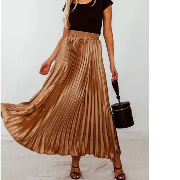 AKIRA Gold Pleated Maxi Skirt - Picture 1 of 9